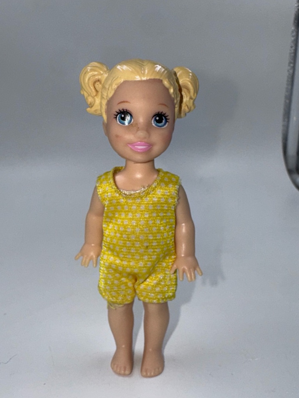 Mattel 2017 Barbie Kelly Doll 9.5cm (4”) Blonde Molded Hair Blue Eyes